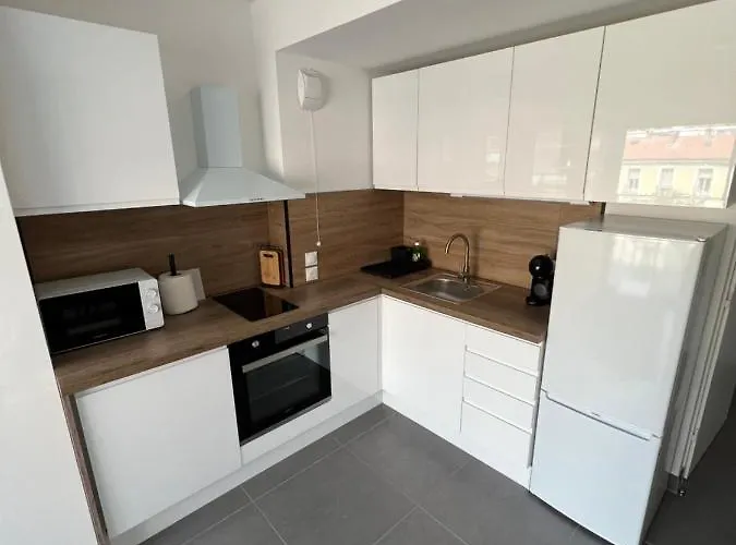 logement tout équipée Menton centre 500 m des plages